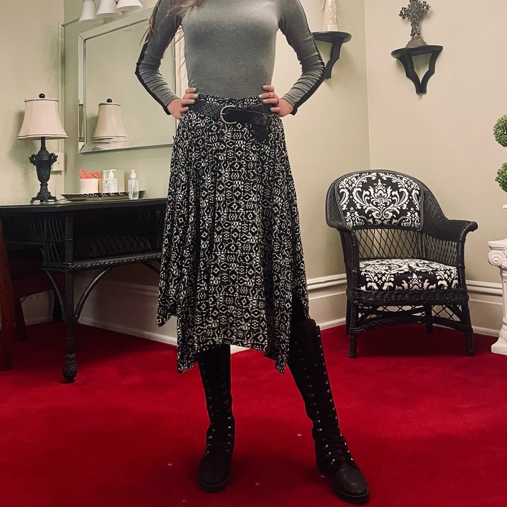 Black and White Patterned Skirt